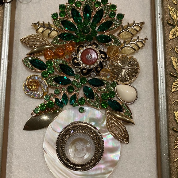 FRAMED JEWELRY ART COLLAGE IN VINTAGE FRAME HANDMADE UNIQUE OOAK GIFT 🎁 IDEA - Picture 3 of 15